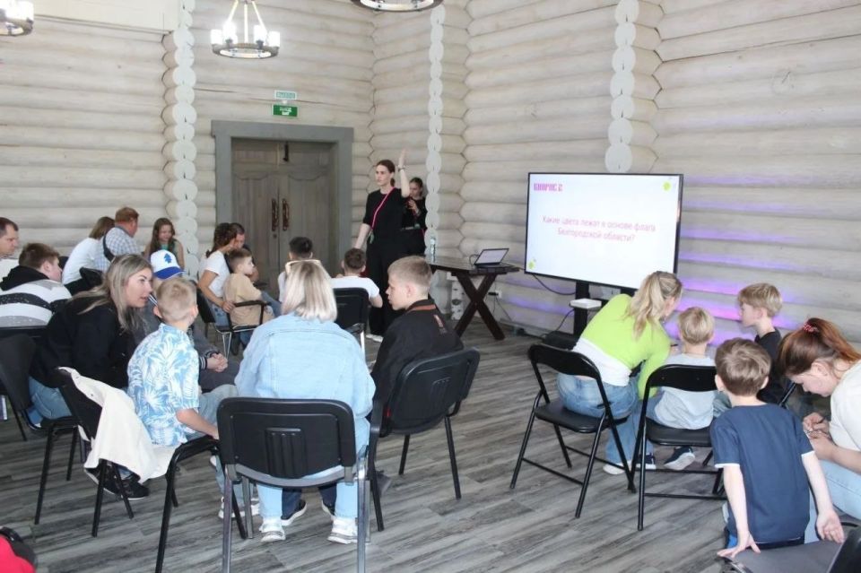 В прошедшие выходные семьи Новооскольского округа приняли участие в семейном образовательном пикнике «Клевер», который прошёл в Городе-крепость «Яблоново» Корочанского района В прошедшие выходные семьи Новооскольского округа приняли участие в семейном образовательном пикнике «Клевер», который прошёл в Городе-крепость «Яблоново» Корочанского района