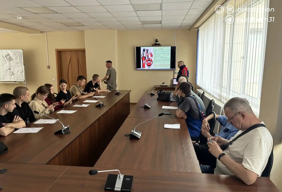 Матросы-спасатели готовятся к началу купального сезона Матросы-спасатели готовятся к началу купального сезона