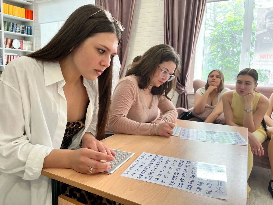 Сегодня сотрудники Белгородской специальной библиотеки имени В.Я. Ерошенко провели для студентов кафедры музыкального образования Белгородского государственного института искусств и культуры литературно-художественную... Сегодня сотрудники Белгородской специальной библиотеки имени В.Я. Ерошенко провели для студентов кафедры музыкального образования Белгородского государственного института искусств и культуры литературно-художественную...