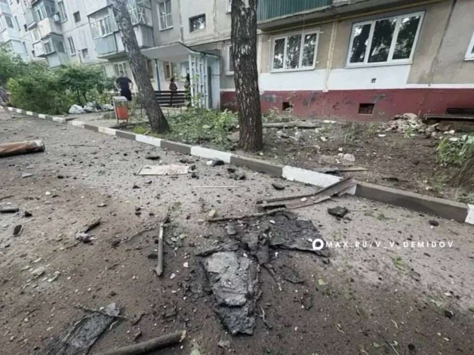 Два майора: Мэр Белгорода опубликовал фотографии последствий ракетного обстрела Два майора: Мэр Белгорода опубликовал фотографии последствий ракетного обстрела