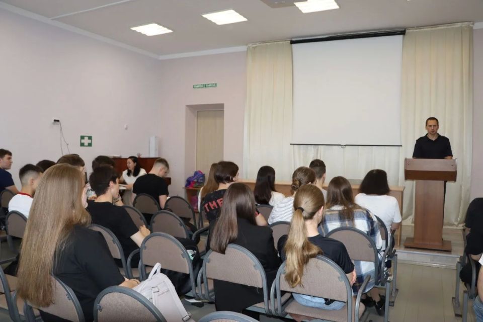 В преддверии летних каникул Краснояружская Госавтоинспекция совместно с Центральной библиотекой организовали для учащихся Краснояружской СОШ №2 важное профилактическое мероприятие В преддверии летних каникул Краснояружская Госавтоинспекция совместно с Центральной библиотекой организовали для учащихся Краснояружской СОШ №2 важное профилактическое мероприятие