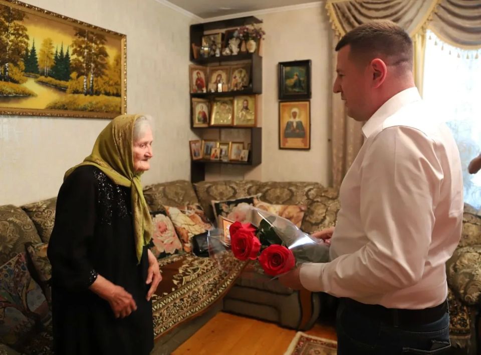 Труженица тыла из Красной Яруги отметила 95-летний юбилей Труженица тыла из Красной Яруги отметила 95-летний юбилей