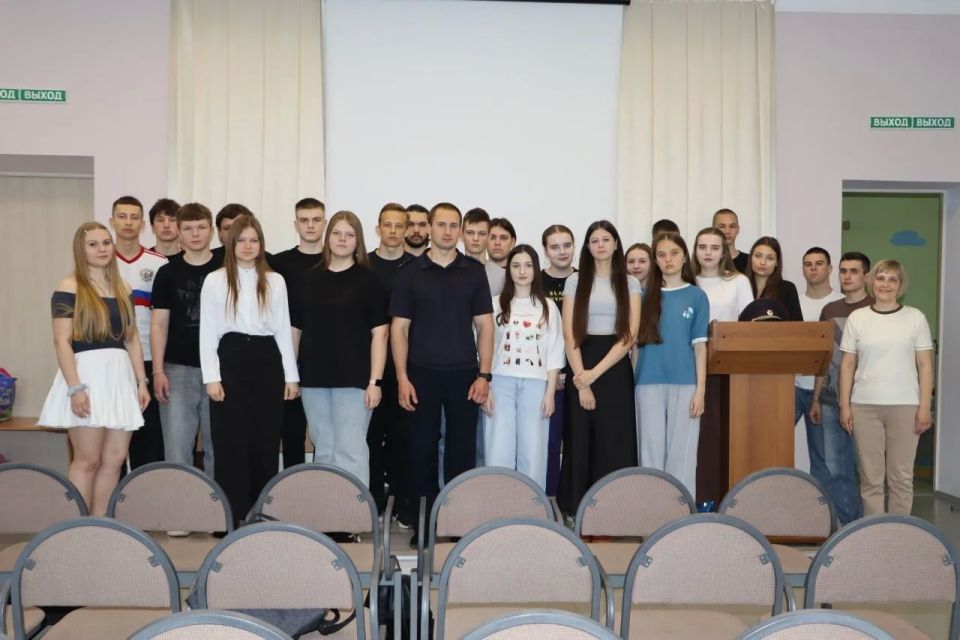 В преддверии летних каникул Краснояружская Госавтоинспекция совместно с Центральной библиотекой организовали для учащихся Краснояружской СОШ №2 важное профилактическое мероприятие В преддверии летних каникул Краснояружская Госавтоинспекция совместно с Центральной библиотекой организовали для учащихся Краснояружской СОШ №2 важное профилактическое мероприятие
