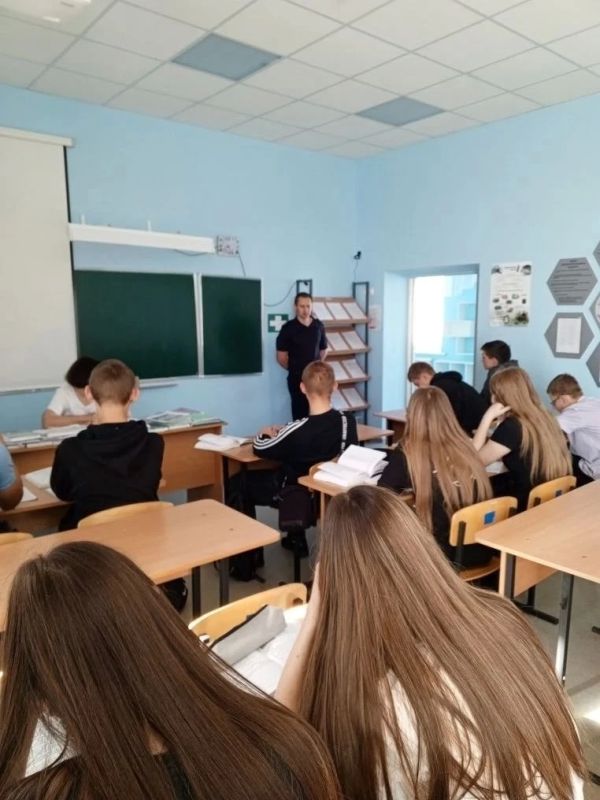 В преддверии летних каникул Краснояружская Госавтоинспекция совместно с Центральной библиотекой организовали для учащихся Краснояружской СОШ №2 важное профилактическое мероприятие В преддверии летних каникул Краснояружская Госавтоинспекция совместно с Центральной библиотекой организовали для учащихся Краснояружской СОШ №2 важное профилактическое мероприятие