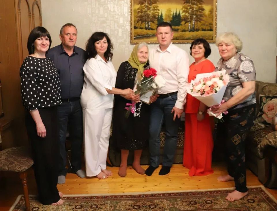 Труженица тыла из Красной Яруги отметила 95-летний юбилей Труженица тыла из Красной Яруги отметила 95-летний юбилей