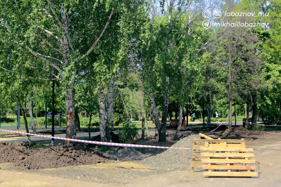 Михаил Лобазнов: В Старом Осколе продолжается благоустройство сквера Цементников Михаил Лобазнов: В Старом Осколе продолжается благоустройство сквера Цементников
