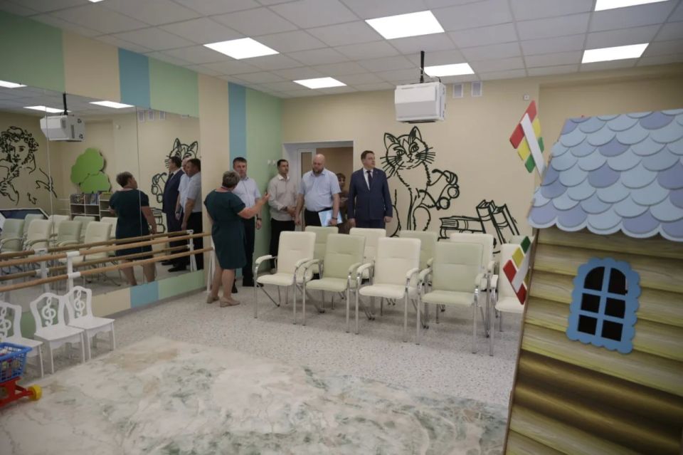 Александр Шуваев проинспектировал обновление соцобъектов в Прибрежном Новооскольского округа Александр Шуваев проинспектировал обновление соцобъектов в Прибрежном Новооскольского округа
