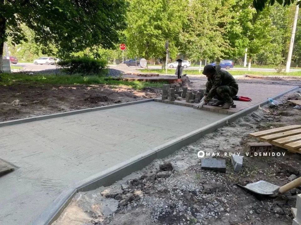 В Белгороде в районе кинотеатра «Русич» продолжают облагораживать территорию
