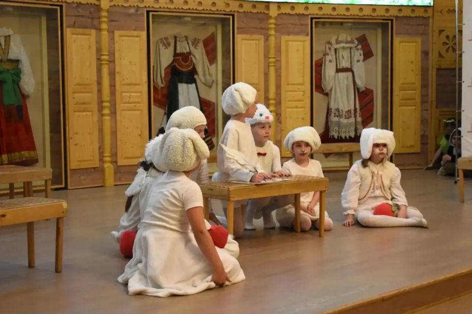 В музее народной культуры в рамках XIII Всероссийского театрального фестиваля «Актёры России — Михаилу Щепкину» прошла театральная постановка-сказка «Звёздочки» В музее народной культуры в рамках XIII Всероссийского театрального фестиваля «Актёры России — Михаилу Щепкину» прошла театральная постановка-сказка «Звёздочки»