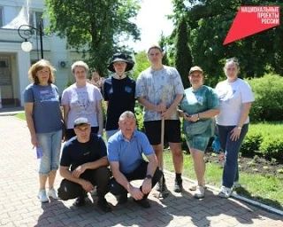 В нашем посёлке становится всё больше цветущих зон