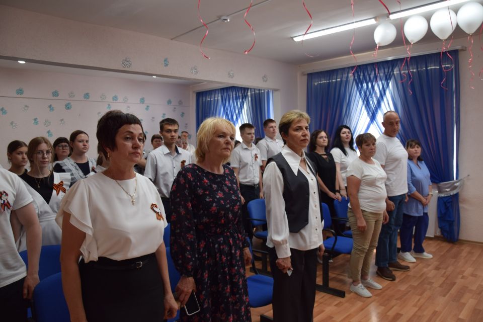 В Викторопольской средней школе состоялось торжественное и волнительное событие — открытие мемориальной «Парты Героя» В Викторопольской средней школе состоялось торжественное и волнительное событие — открытие мемориальной «Парты Героя»