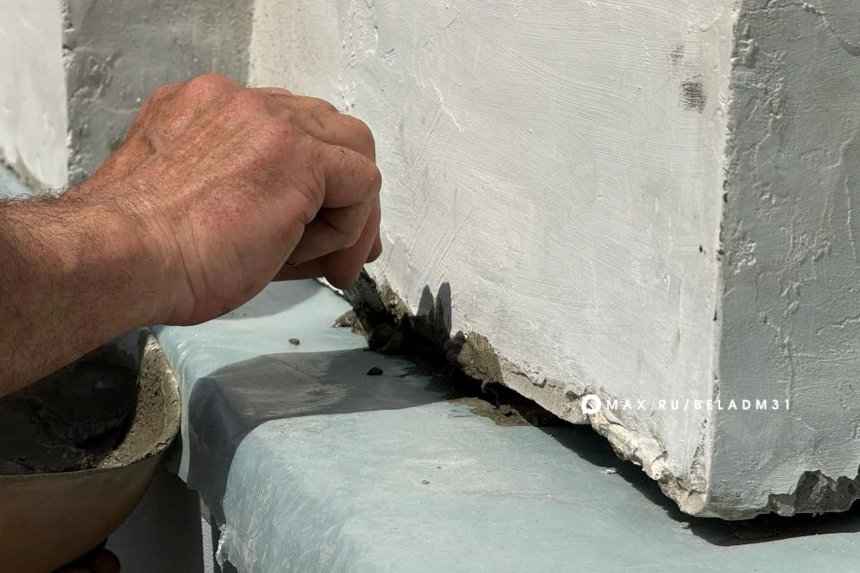 На главную входную арку парка Ленина после реставрации установили скульптуру На главную входную арку парка Ленина после реставрации установили скульптуру