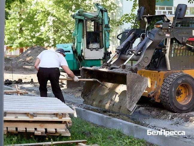 В Губкине благоустраивают три общественных пространства. Работы идут по программе «Формирование комфортной городской среды» в рамках нацпроекта «Инфраструктура для жизни».