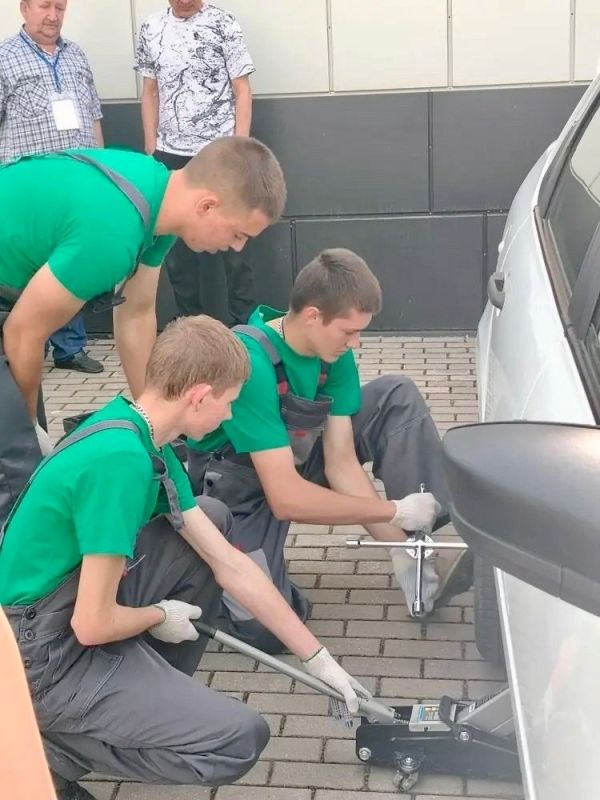 В Старом Осколе прошел ежегодный областной чемпионат по юношескому автомногоборью, и команда Вейделевского техникума с гордостью представила наш округ В Старом Осколе прошел ежегодный областной чемпионат по юношескому автомногоборью, и команда Вейделевского техникума с гордостью представила наш округ