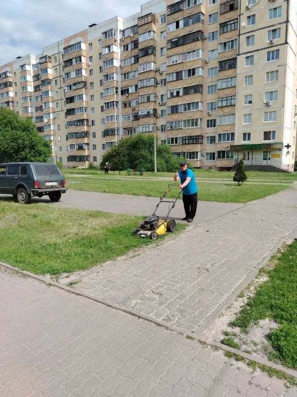 В городе Строителе прошёл субботник, организованный Партией «ЕДИНАЯ РОССИЯ» В городе Строителе прошёл субботник, организованный Партией «ЕДИНАЯ РОССИЯ»
