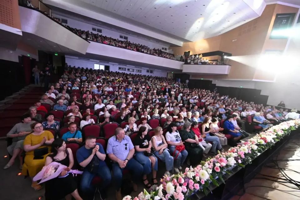 Во Дворце культуры «Энергомаш» состоялось главное событие 51го творческого сезона - большой отчётный концерт «Главная сцена Во Дворце культуры «Энергомаш» состоялось главное событие 51го творческого сезона - большой отчётный концерт «Главная сцена