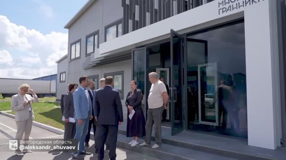 Продолжил рабочий день в промышленном парке «Северный», где встретился с руководством и коллективами инженерного ателье «Многогранники» и производственной фирмы «Русский инструмент»
