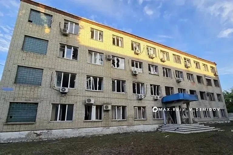 После массированного удара ВСУ по мирным кварталам Белгорода и Белгородского округа зафиксированы повреждения офисных зданий После массированного удара ВСУ по мирным кварталам Белгорода и Белгородского округа зафиксированы повреждения офисных зданий