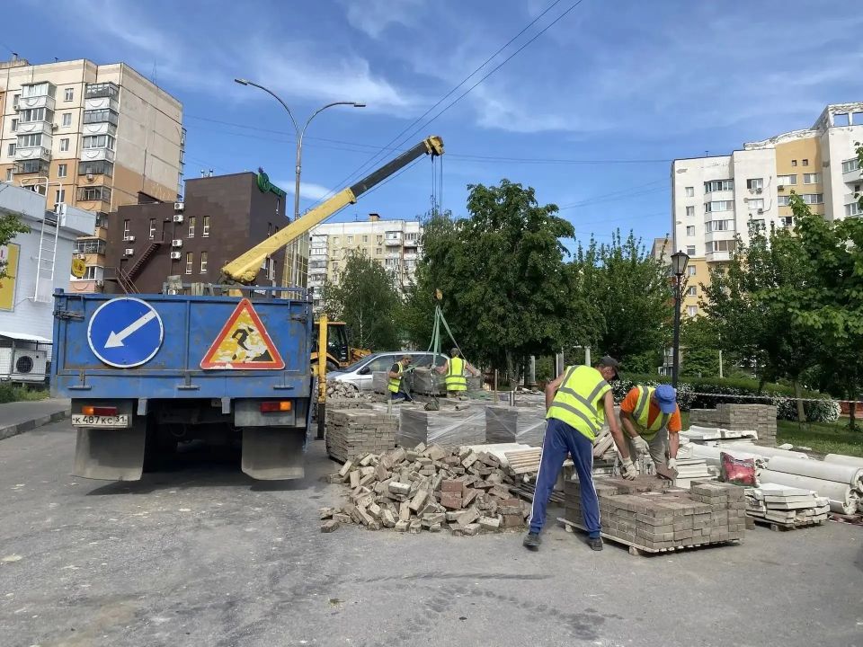 В Белгороде началось благоустройство Есенинского сквера В Белгороде началось благоустройство Есенинского сквера