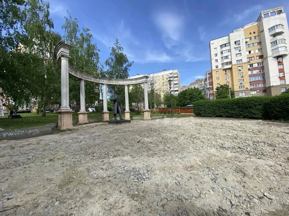 В Белгороде началось благоустройство Есенинского сквера В Белгороде началось благоустройство Есенинского сквера