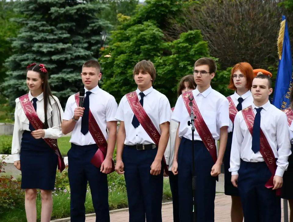 В добрый путь, выпускники! В школах Красногвардейского округа прозвенел Последний звонок В добрый путь, выпускники! В школах Красногвардейского округа прозвенел Последний звонок