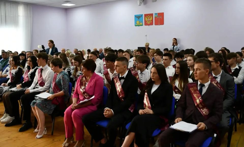 В добрый путь, выпускники! В школах Красногвардейского округа прозвенел Последний звонок В добрый путь, выпускники! В школах Красногвардейского округа прозвенел Последний звонок