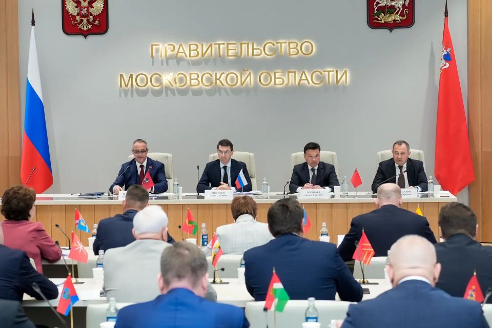 Юрий Клепиков: Сегодня работаю в Московской области — здесь проходит заседание Совета законодателей Центрального федерального округа при полномочном представителе Президента Российской Федерации в ЦФО Юрий Клепиков: Сегодня работаю в Московской области — здесь проходит заседание Совета законодателей Центрального федерального округа при полномочном представителе Президента Российской Федерации в ЦФО