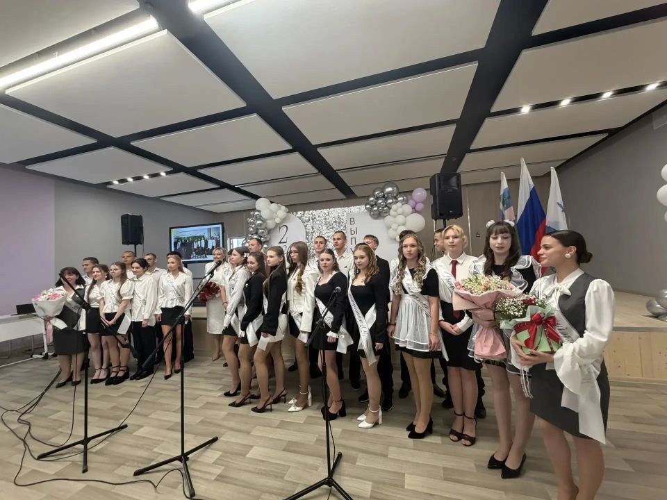 Олег Медведев: Вот и закончилась учебная пора, и в школах округа прошли торжественные линейки, посвящённые празднику «Последнего звонка» Олег Медведев: Вот и закончилась учебная пора, и в школах округа прошли торжественные линейки, посвящённые празднику «Последнего звонка»