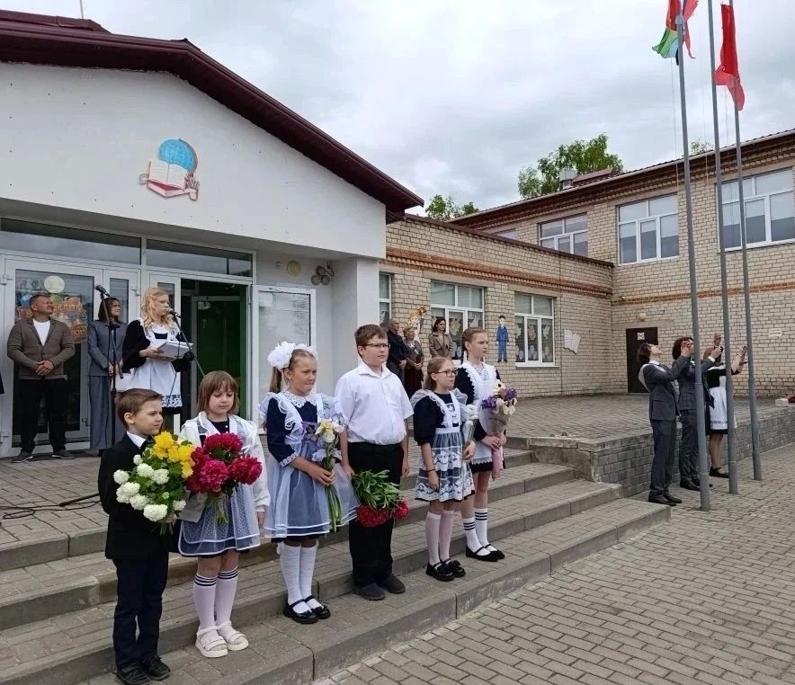 В добрый путь, выпускники! В школах Красногвардейского округа прозвенел Последний звонок В добрый путь, выпускники! В школах Красногвардейского округа прозвенел Последний звонок