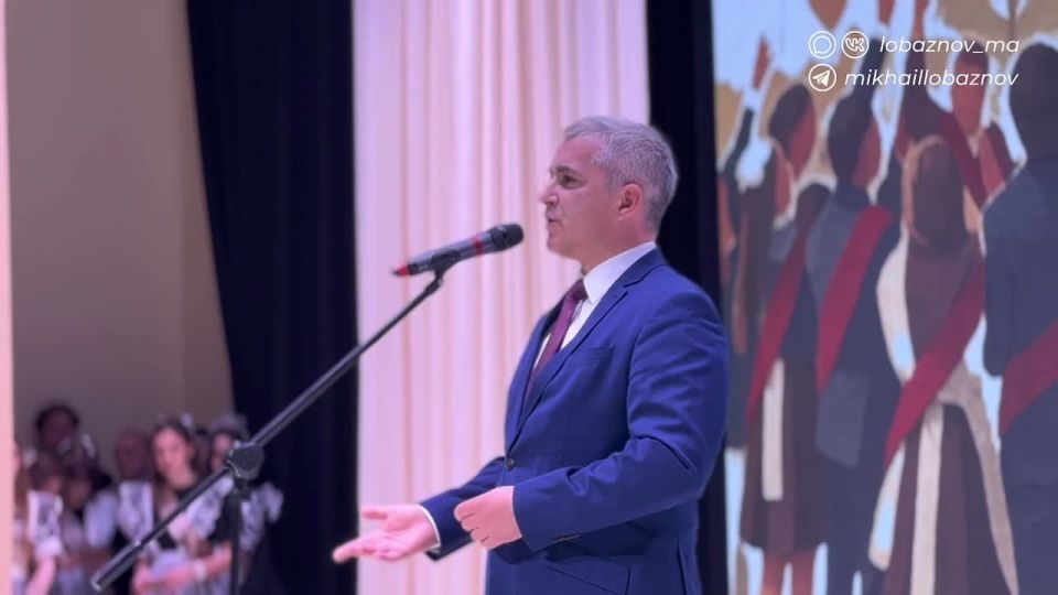 Михаил Лобазнов: Дорогие выпускники, родители и педагоги!
