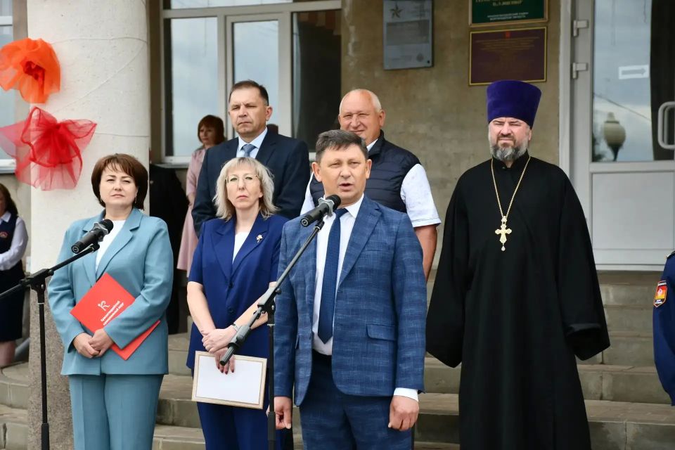В добрый путь, выпускники! В школах Красногвардейского округа прозвенел Последний звонок В добрый путь, выпускники! В школах Красногвардейского округа прозвенел Последний звонок
