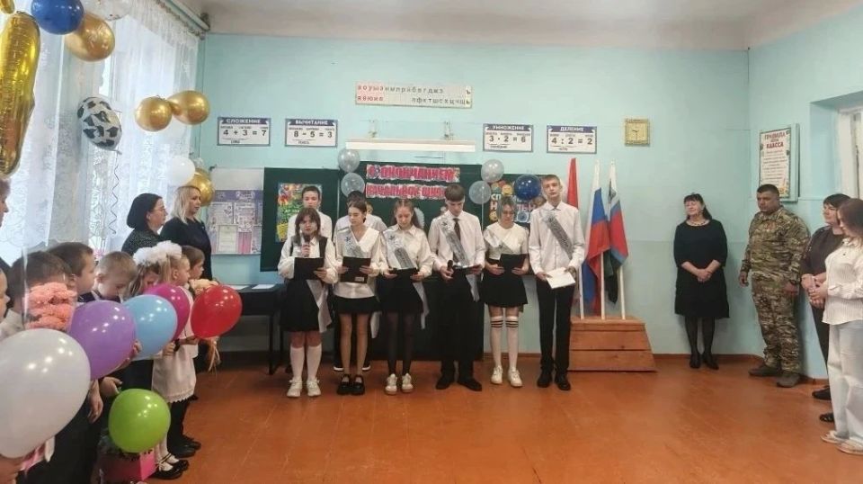 В добрый путь, выпускники! В школах Красногвардейского округа прозвенел Последний звонок В добрый путь, выпускники! В школах Красногвардейского округа прозвенел Последний звонок