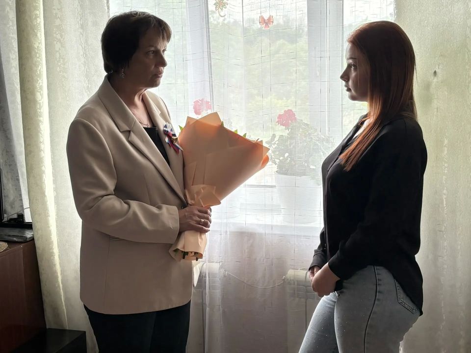 Татьяна Круглякова: Приехала поздравить с Последним звонком ребят, которые заканчивают школу в дистанционном формате Татьяна Круглякова: Приехала поздравить с Последним звонком ребят, которые заканчивают школу в дистанционном формате