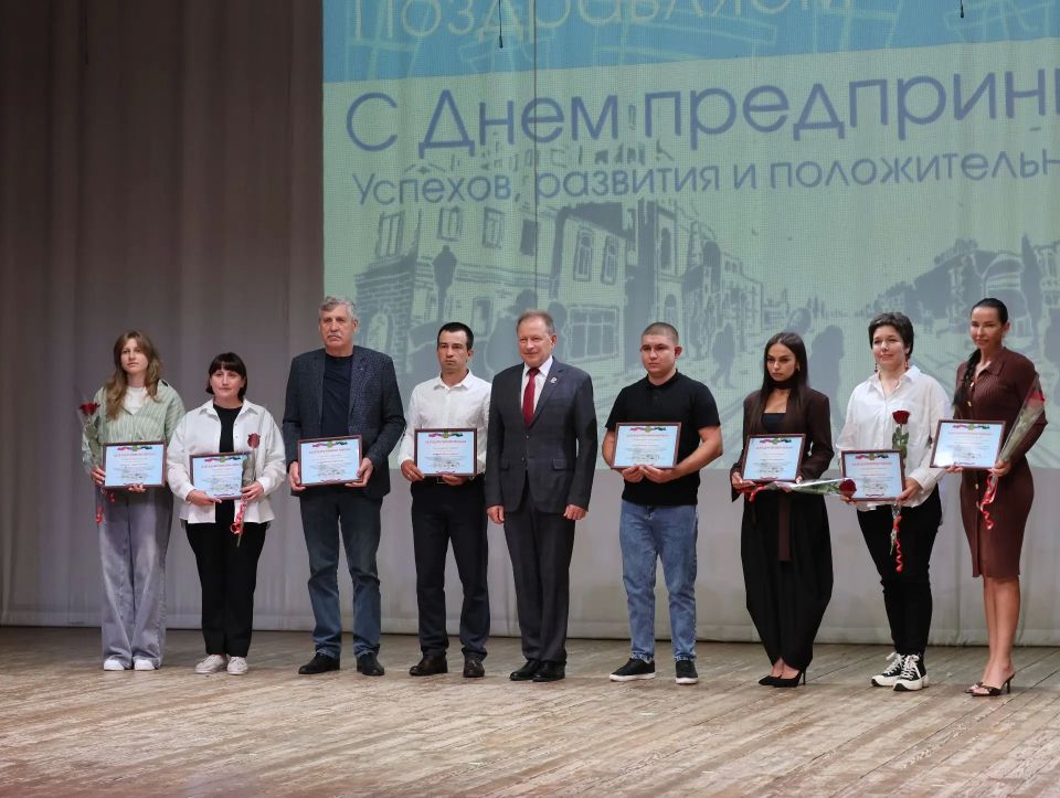 Алексей Дыбов: Торжественное мероприятие ко Дню предпринимателя Алексей Дыбов: Торжественное мероприятие ко Дню предпринимателя
