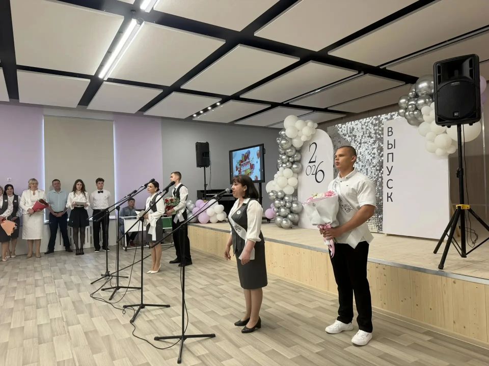 Олег Медведев: Вот и закончилась учебная пора, и в школах округа прошли торжественные линейки, посвящённые празднику «Последнего звонка» Олег Медведев: Вот и закончилась учебная пора, и в школах округа прошли торжественные линейки, посвящённые празднику «Последнего звонка»