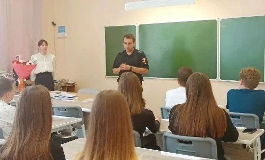 Сотрудники местного отделения МВД России провели профилактическое мероприятие для учащихся школ Сотрудники местного отделения МВД России провели профилактическое мероприятие для учащихся школ
