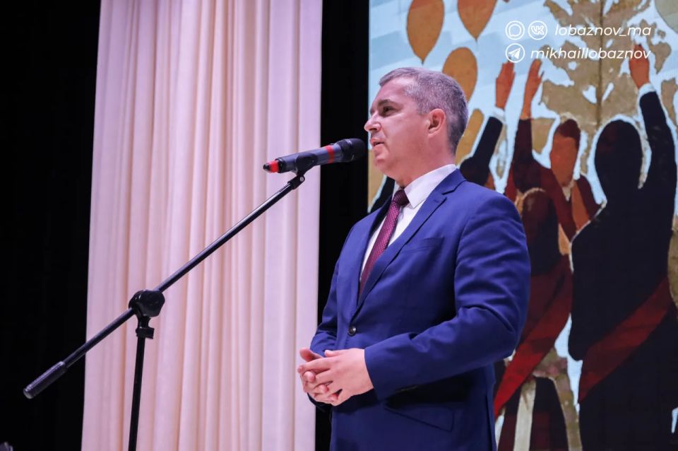Михаил Лобазнов: Дорогие выпускники, родители и педагоги! Михаил Лобазнов: Дорогие выпускники, родители и педагоги!