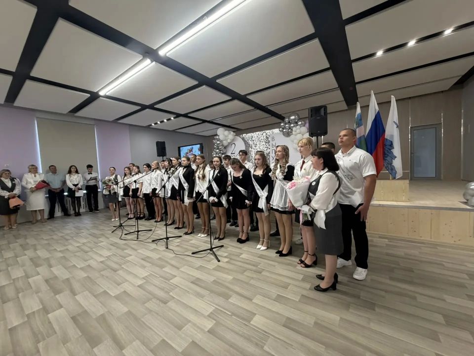 Олег Медведев: Вот и закончилась учебная пора, и в школах округа прошли торжественные линейки, посвящённые празднику «Последнего звонка» Олег Медведев: Вот и закончилась учебная пора, и в школах округа прошли торжественные линейки, посвящённые празднику «Последнего звонка»