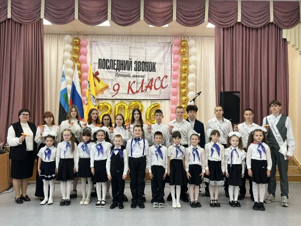 В школах округа провели трогательную акцию «Самолётик будущего», которая объединила самых юных учеников и выпускников, стоящих на пороге взрослой жизни В школах округа провели трогательную акцию «Самолётик будущего», которая объединила самых юных учеников и выпускников, стоящих на пороге взрослой жизни