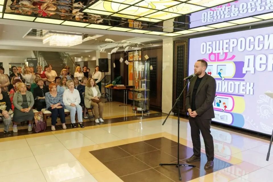 Сегодня, в Общероссийский день библиотек, в научной библиотеке прошла торжественная церемония награждения победителей областного конкурса «Лучший читатель Белгородчины», в детской библиотеке имени А. А. Лиханова открыли... Сегодня, в Общероссийский день библиотек, в научной библиотеке прошла торжественная церемония награждения победителей областного конкурса «Лучший читатель Белгородчины», в детской библиотеке имени А. А. Лиханова открыли...