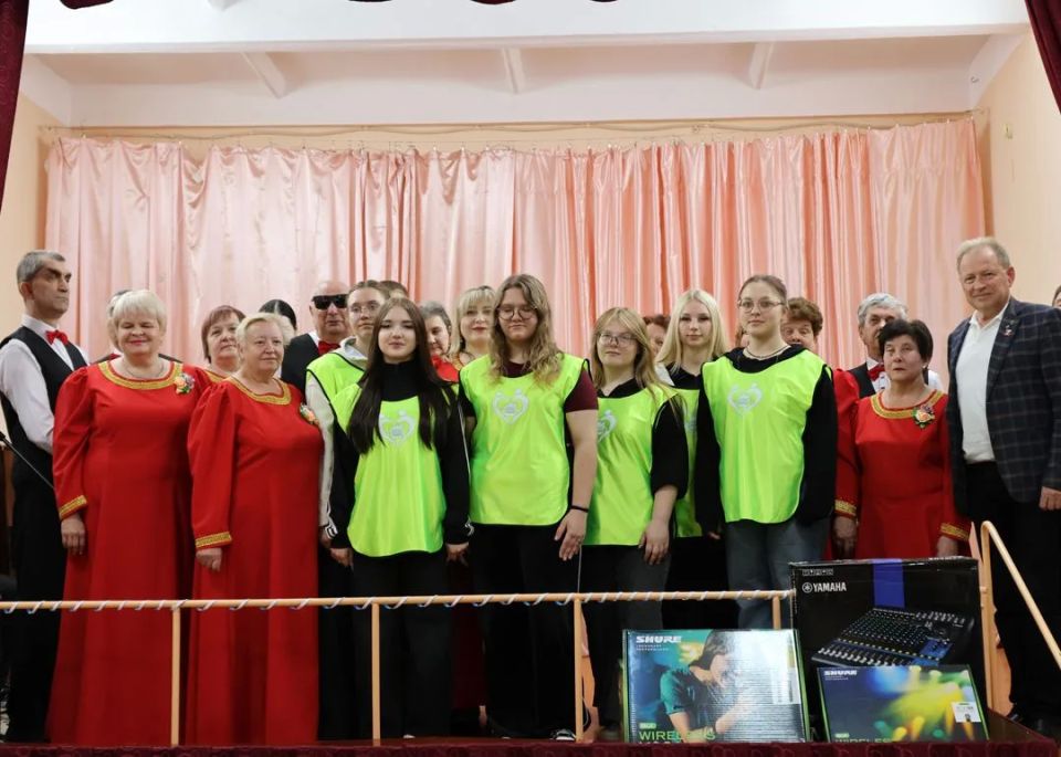 Народный самодеятельный коллектив вокального ансамбля «Надежда» стал обладателем звукоусилительного оборудования Народный самодеятельный коллектив вокального ансамбля «Надежда» стал обладателем звукоусилительного оборудования