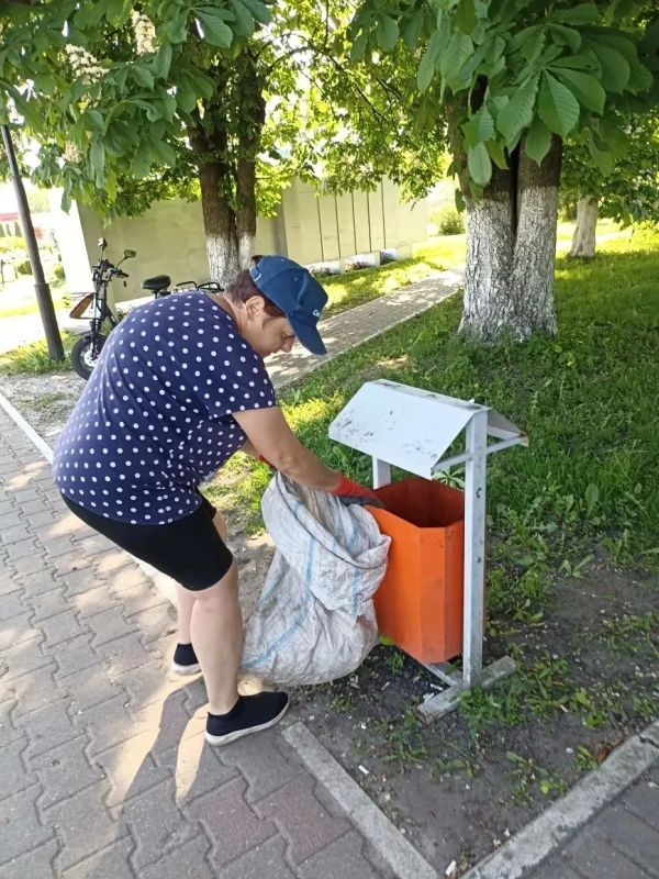 Благодаря труду сотрудников Краснояружского зеленстроя и специалистов территориальных отделов наши общественные пространства преображаются Благодаря труду сотрудников Краснояружского зеленстроя и специалистов территориальных отделов наши общественные пространства преображаются