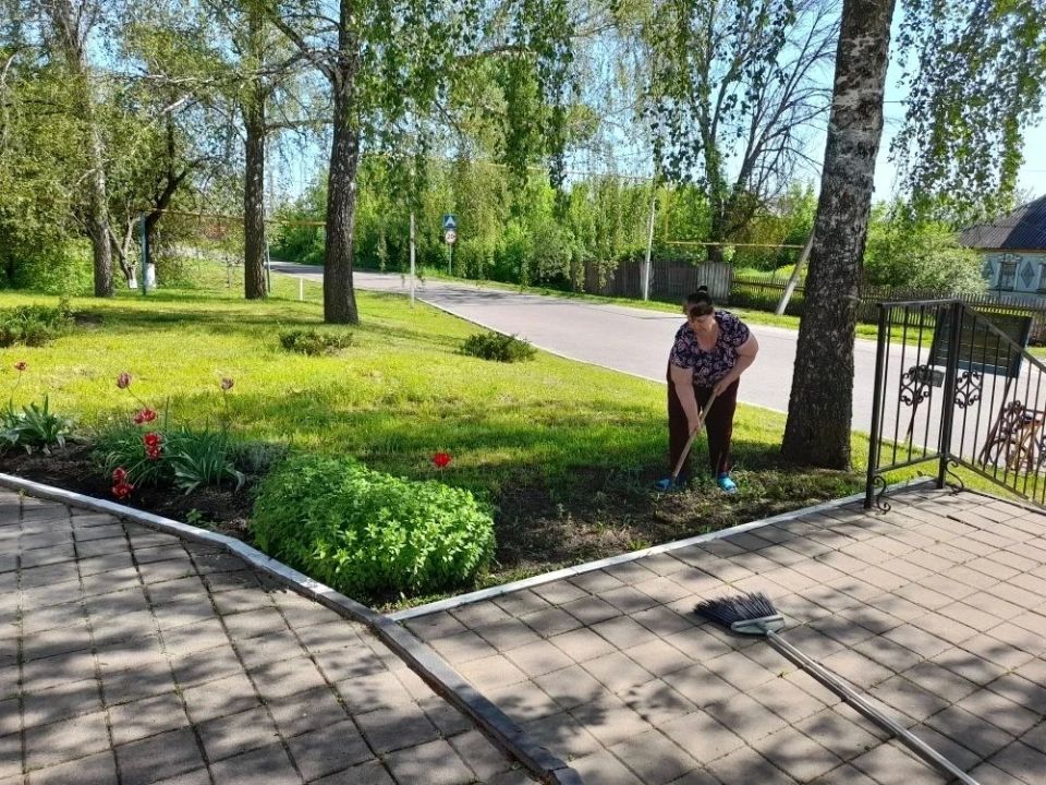 Благодаря труду сотрудников Краснояружского зеленстроя и специалистов территориальных отделов наши общественные пространства преображаются Благодаря труду сотрудников Краснояружского зеленстроя и специалистов территориальных отделов наши общественные пространства преображаются