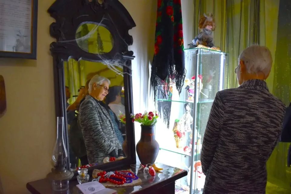 Сегодня в музее народной культуры состоялся пресс-показ выставки «Баба-яга: от мифа до искусства» Сегодня в музее народной культуры состоялся пресс-показ выставки «Баба-яга: от мифа до искусства»