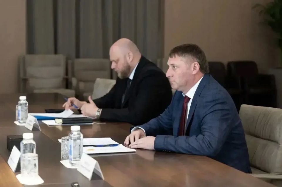 Александр Шуваев встретился в Москве с министром сельского хозяйства России Оксаной Лут Александр Шуваев встретился в Москве с министром сельского хозяйства России Оксаной Лут