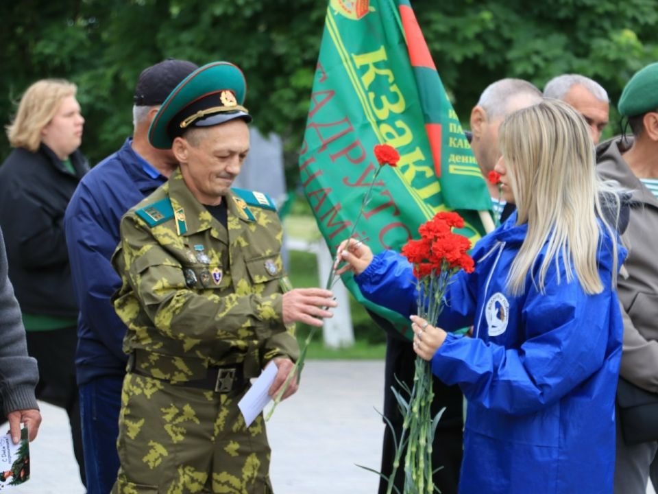 Сегодня, в День образования Пограничной службы Российской Федерации, в Сквере Памяти Чернянского муниципального округа состоялось торжественное мероприятие, посвященное этой знаменательной дате Сегодня, в День образования Пограничной службы Российской Федерации, в Сквере Памяти Чернянского муниципального округа состоялось торжественное мероприятие, посвященное этой знаменательной дате