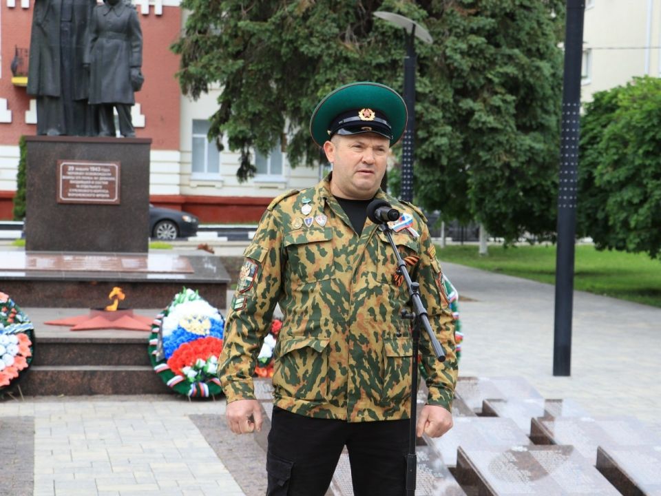 Сегодня, в День образования Пограничной службы Российской Федерации, в Сквере Памяти Чернянского муниципального округа состоялось торжественное мероприятие, посвященное этой знаменательной дате Сегодня, в День образования Пограничной службы Российской Федерации, в Сквере Памяти Чернянского муниципального округа состоялось торжественное мероприятие, посвященное этой знаменательной дате