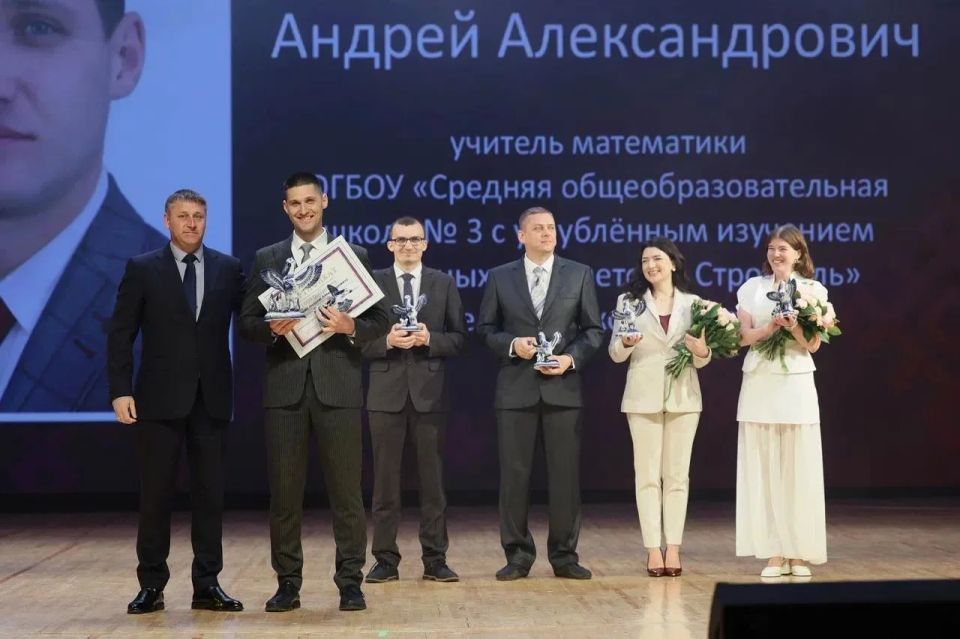 Владимир Переверзев: Принял участие в торжественном мероприятии, где чествовали победителя и финалистов регионального этапа Всероссийского конкурса «Учитель года России - 2026» Владимир Переверзев: Принял участие в торжественном мероприятии, где чествовали победителя и финалистов регионального этапа Всероссийского конкурса «Учитель года России - 2026»