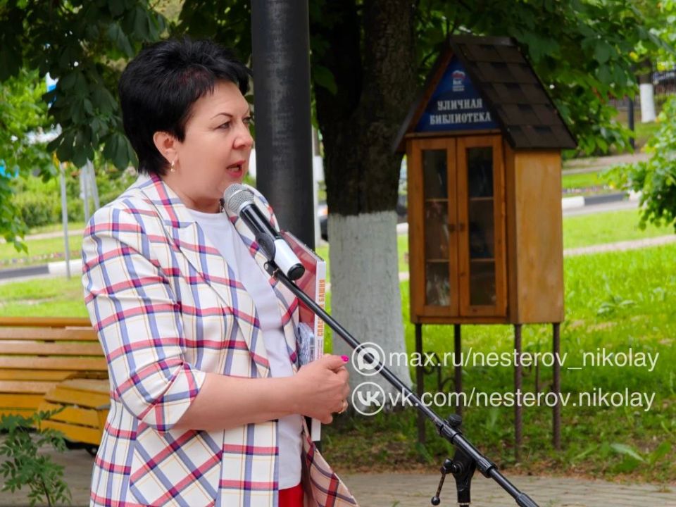 Николай Нестеров: В сквере Рощенко сегодня состоялась традиционная акция «Уличная библиотека», посвящённая Общероссийскому дню библиотек Николай Нестеров: В сквере Рощенко сегодня состоялась традиционная акция «Уличная библиотека», посвящённая Общероссийскому дню библиотек