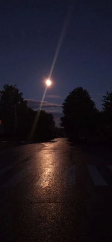 И завершаем эту пятницу красотой из Комсомольского от нашего подписчика И завершаем эту пятницу красотой из Комсомольского от нашего подписчика